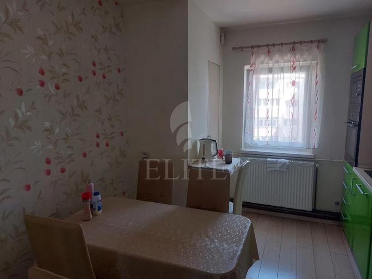 Apartament 4 camere în zona PLOPILOR