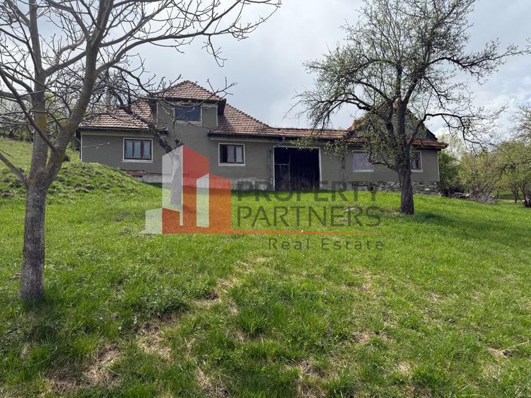 Casă tradițională sat Poarta, comuna Bran teren 1000 mp