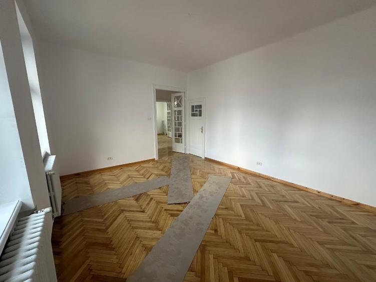 Apartament 5 camere| Unirii | Vila Interbelica| Metrou 13' | nemobilat