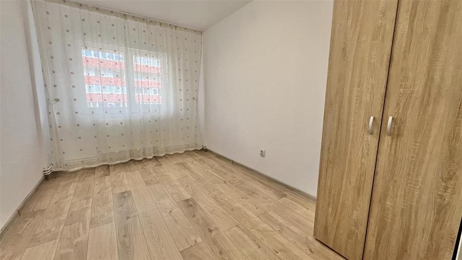 Inchiriere 3 camere decomandat Racadau, etaj intermediar