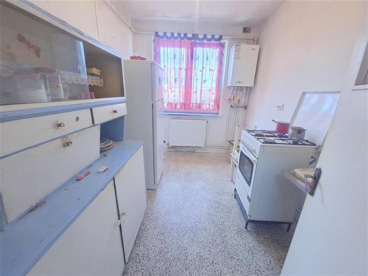 Apartament 2 camere semidecomandat, zona Garii