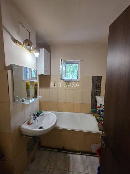Apartament cu 2 camere, decomandat, etajul 3/4, zona Dacia - 5