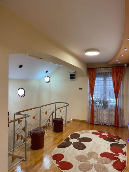 Casa cu etaj zona Piata Mare