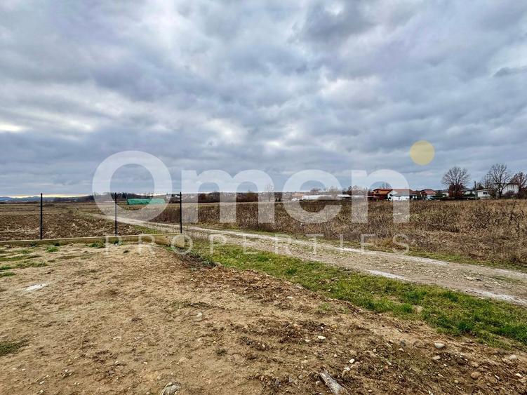 Teren intravilan cu fundație | panoramă deosebită | Cătălina | 1000 mp