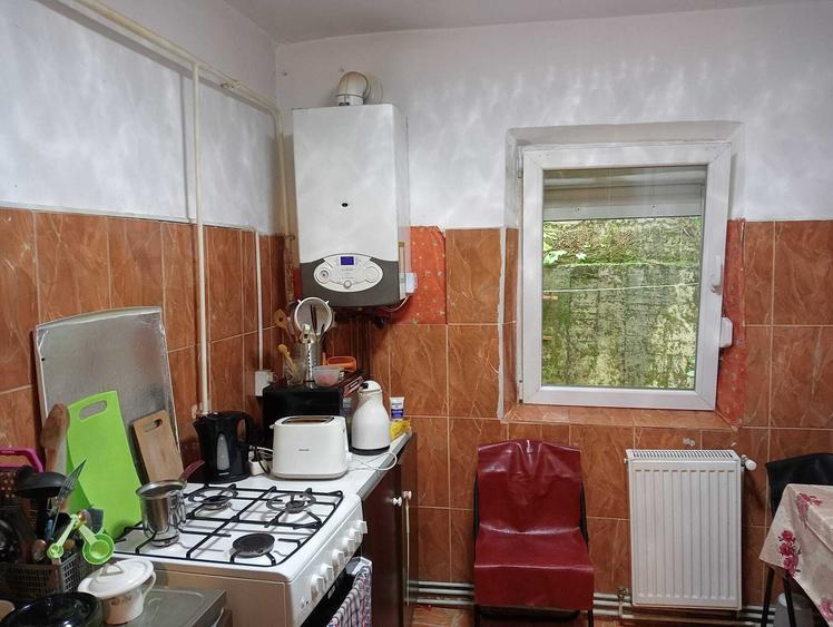 Apartament 4 camere de vanzare Tg Cucu - Podul de Fier