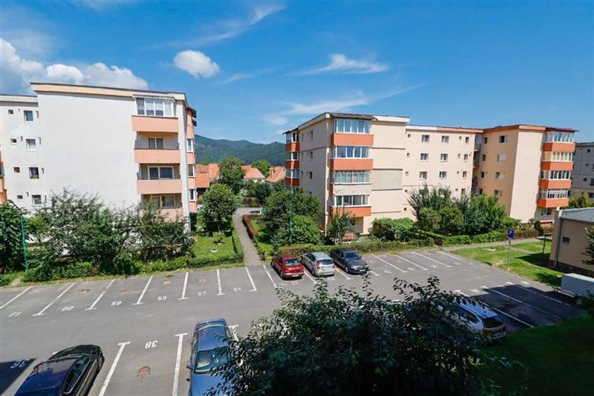 Apartament decomandat, vedere frumoasa, etaj2, Zarnesti, Brasov