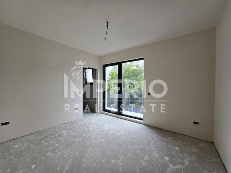 Duplex elegant cu 5 camere si 3 parcari!