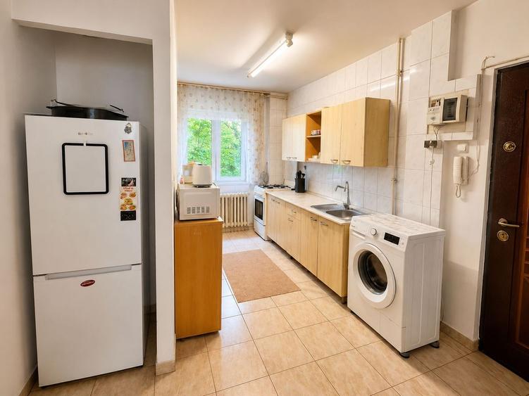 Apartament 3 camere, 63 mp, logie și boxă