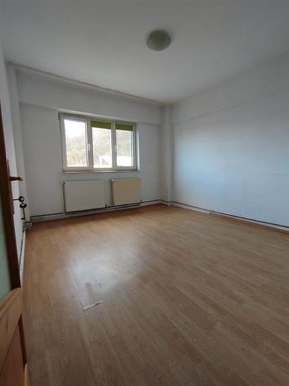 Apartament 4 camere etaj intermediar Racadau