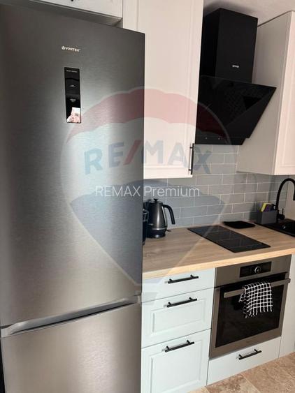 Inchiriez apartament la casa cu curte proprie - Zona Paris - 11