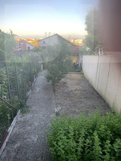 Casă la poalele Cetatii– 6 camere, panoramică, ideală locuință sau investiție