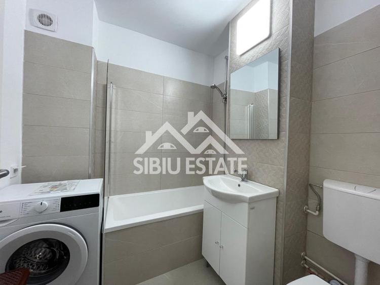Apartament decomandat cu 2 camere, balcon, etaj 3, recent renovat, -Sibiu