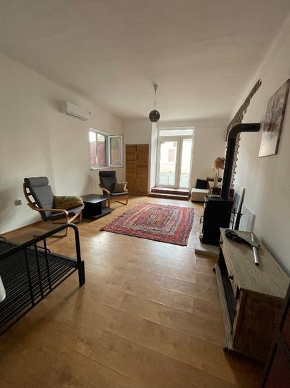 Casa singulara, 1 apartament, intrare din strada