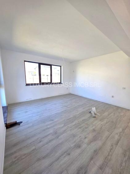 Vanzare Vila Individuala/Cristalului/5 camere id nr 54 - 9