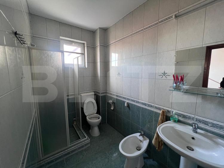 Casa de inchiriat, 7 camere, 230 mp + 415 mp teren, garaj - Gruia