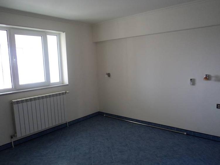 3 camere Unirii - Camera de Comert pretabil locuinta sau birou.