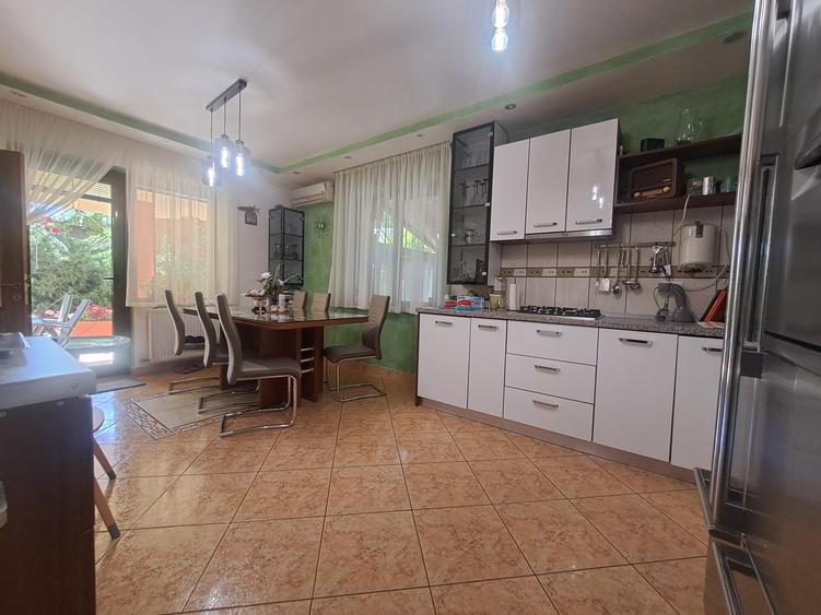 Casa individuala cu piscina. P+1+M. zona foarte buna