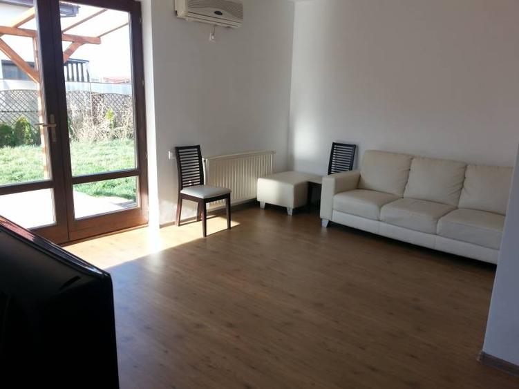 Casa in complex Madrid la pret de apartament