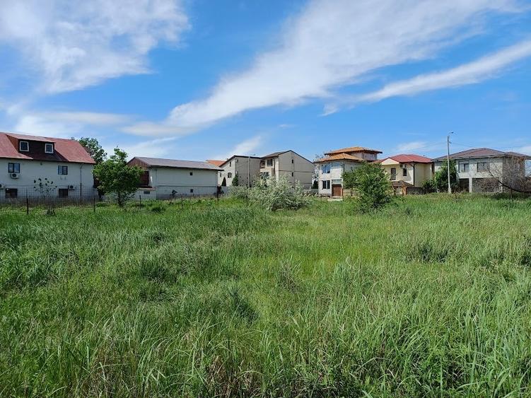 Vand teren in Mamaia Sat. Navodari. Parcelabil in doua loturi. Pret negociabil.