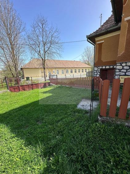 Vânzare casă cu anexe și teren-Sat Cacova Ierii, 40 km de Cluj-Napoca