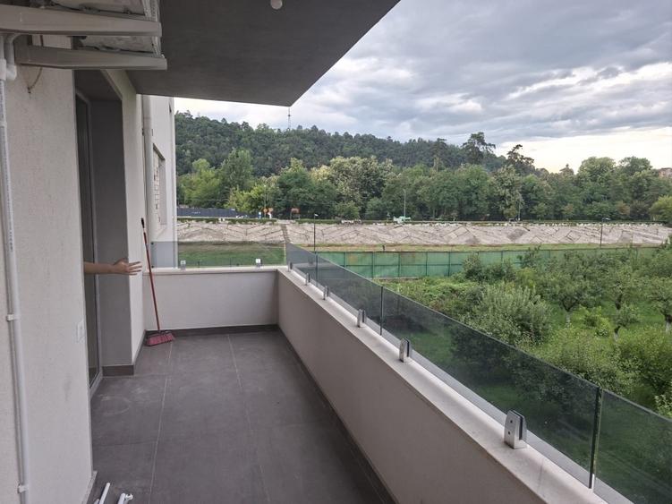Ofer spre inchirere ap.2 camere Rm. Valcea + garaj