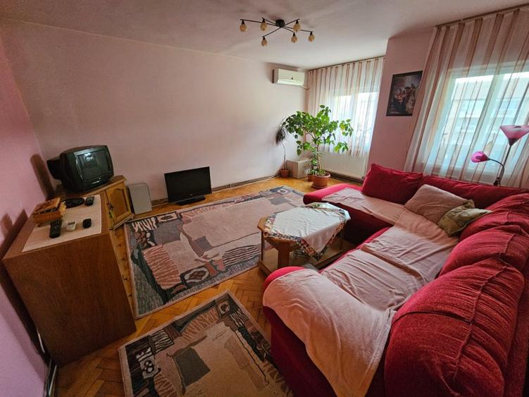 Vand apartament 3 camere decomandat Orastie