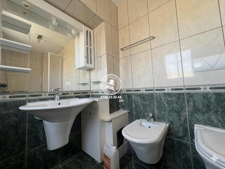 Apartament spectaculos bloc tip vilă Târgu Cucu