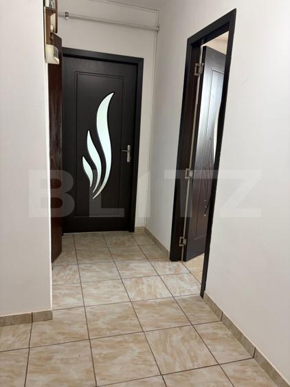 Apartament 2 camere, decomandat, etaj 3, zona Centrala