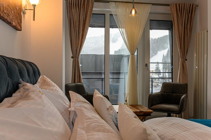 Apartament unic in PREDEAL – LUX, vedere la partie cu terasa si parcare