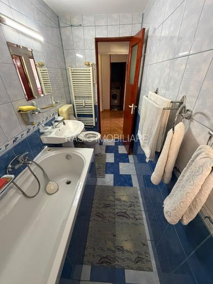 Vanzare apartament 3 camere zona 13 septembrie - 7