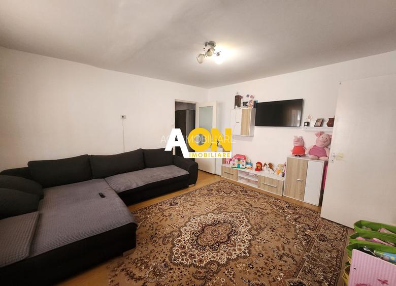 De vanzare apartament 3 camere, etaj intermediar, Cetate - 2