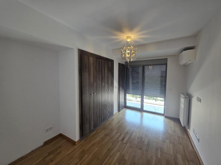 BANEASA GREEN LAKE COMPLEX APARTAMENT 4 CAMERE LOC PARCARE SI BOXA