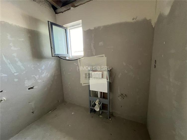Casa la alb 2 bai 2 balcoane si curte 170 mp in Sibiu - 5