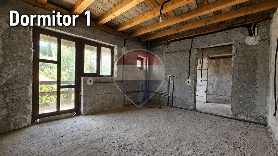 Casa la rosu in Poiana Tapului, Busteni, 3 dormitoare cu baie proprie