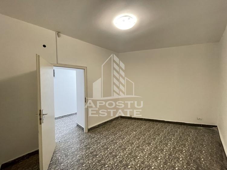 Spatiu comercial stradal, 222 mp, zona centrala Baile Neptun