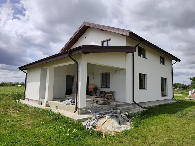 FARA COMISION drum asfaltat casa cu 4 camere P+E camera tehnica pompa caldura