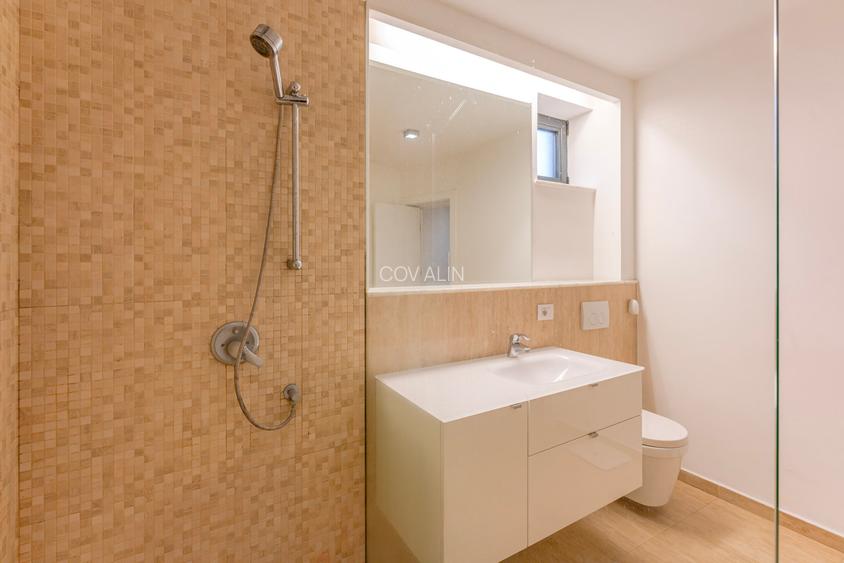 Proprietate unica tip vila, ultra central, S+P+2E, lift, priveliste peisagistica - 42