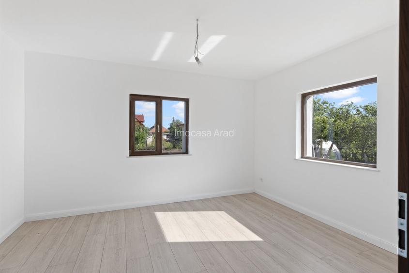 Eleganta, Confortul, Calitatea, liniste Vila P+M Garaj Pecica Arad - 11