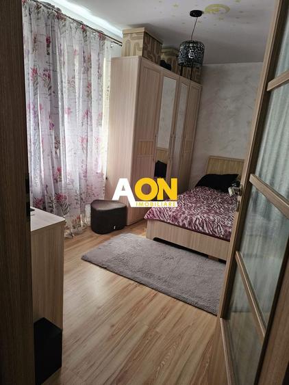 Apartament 3 camere, Cetate, etaj intermediar