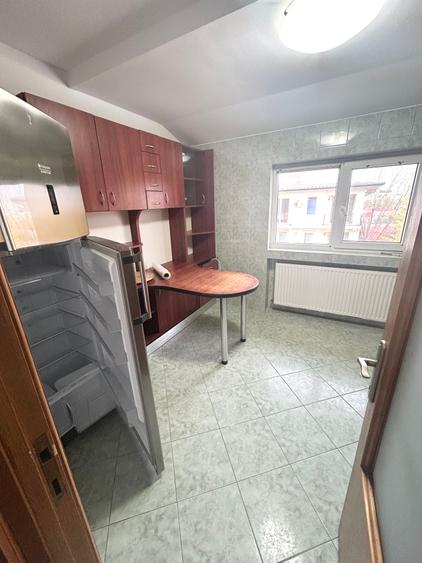 Pantelimon-Fundeni / Apartament 3 cam in vila / Loc de parcare-Curte
