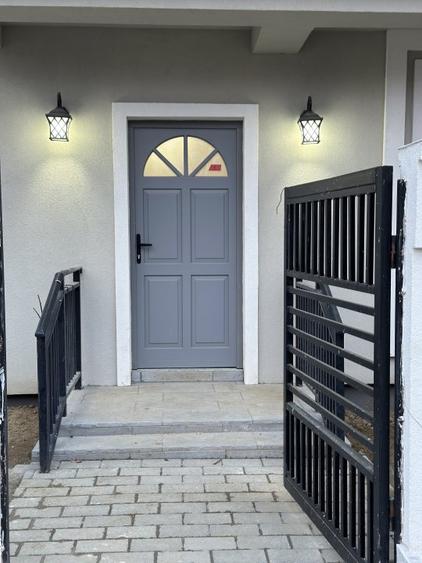 Margine de triplex : 5 camere, 3 bai,2 dressinguri,bucatarie, balcon,terasa.