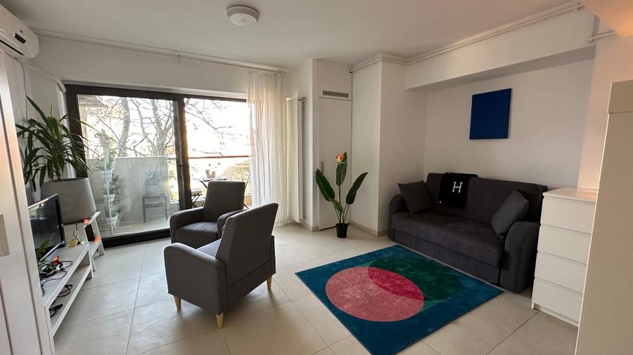 Inchiriez garsoniera studio cu terasa ultracentral parc Cismigiu