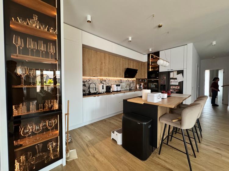 4 camere + Birou | 223 mp | 2 Parcari Incluse | Ștefan cel Mare