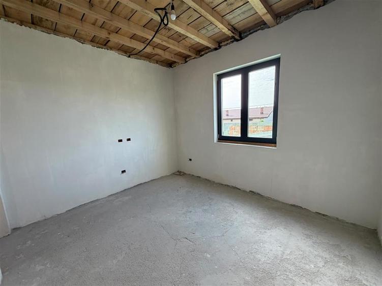 Vila P+1 duplex de vanzare in Vanatori cu utilitati