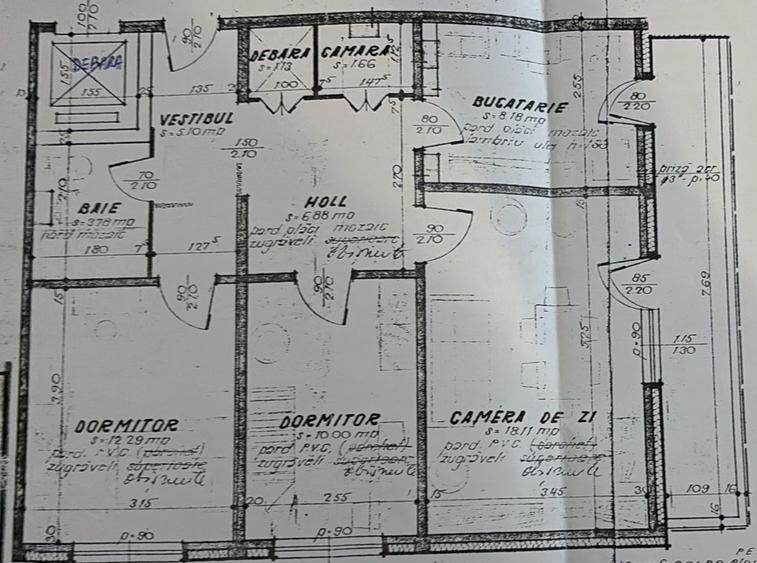 Se vinde apartament decmandat trei camere pret 75000 negociabil