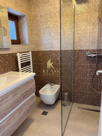 Vila individuala 4 camere, teren 1000 mp, 4 cam, 5 bai, curte, parcari, Pipera
