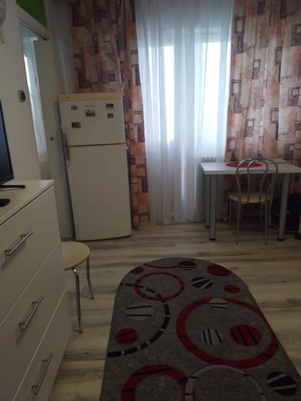 Dristor, garsoniera, 300 euro, 3 min metrou , mobilata , utilata