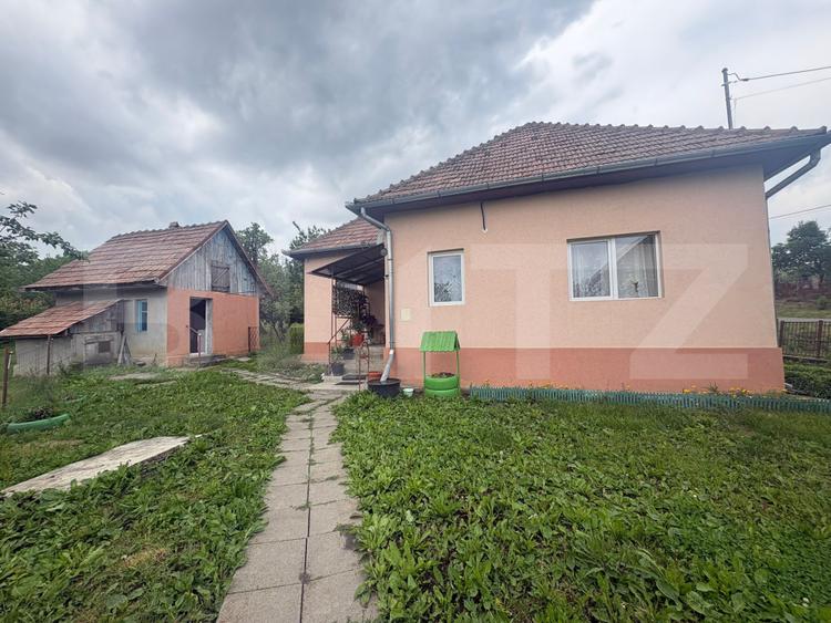 Casă cu teren generos de 2.963 mp în Aiton