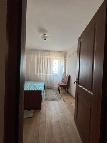 Apartament 4 camere, 2 bai, 2 balcoane, centrala gaz, 149900 euro