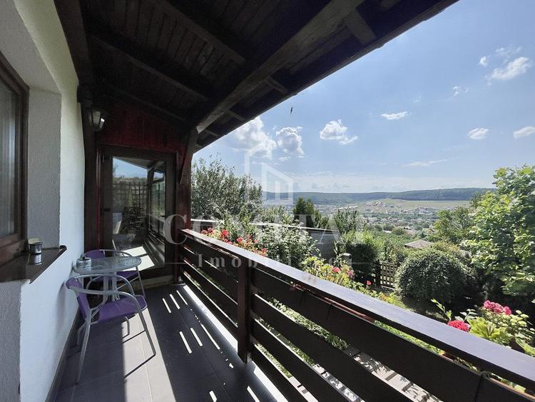 Casă cochetă cu teren generos și panoramă Chinteni